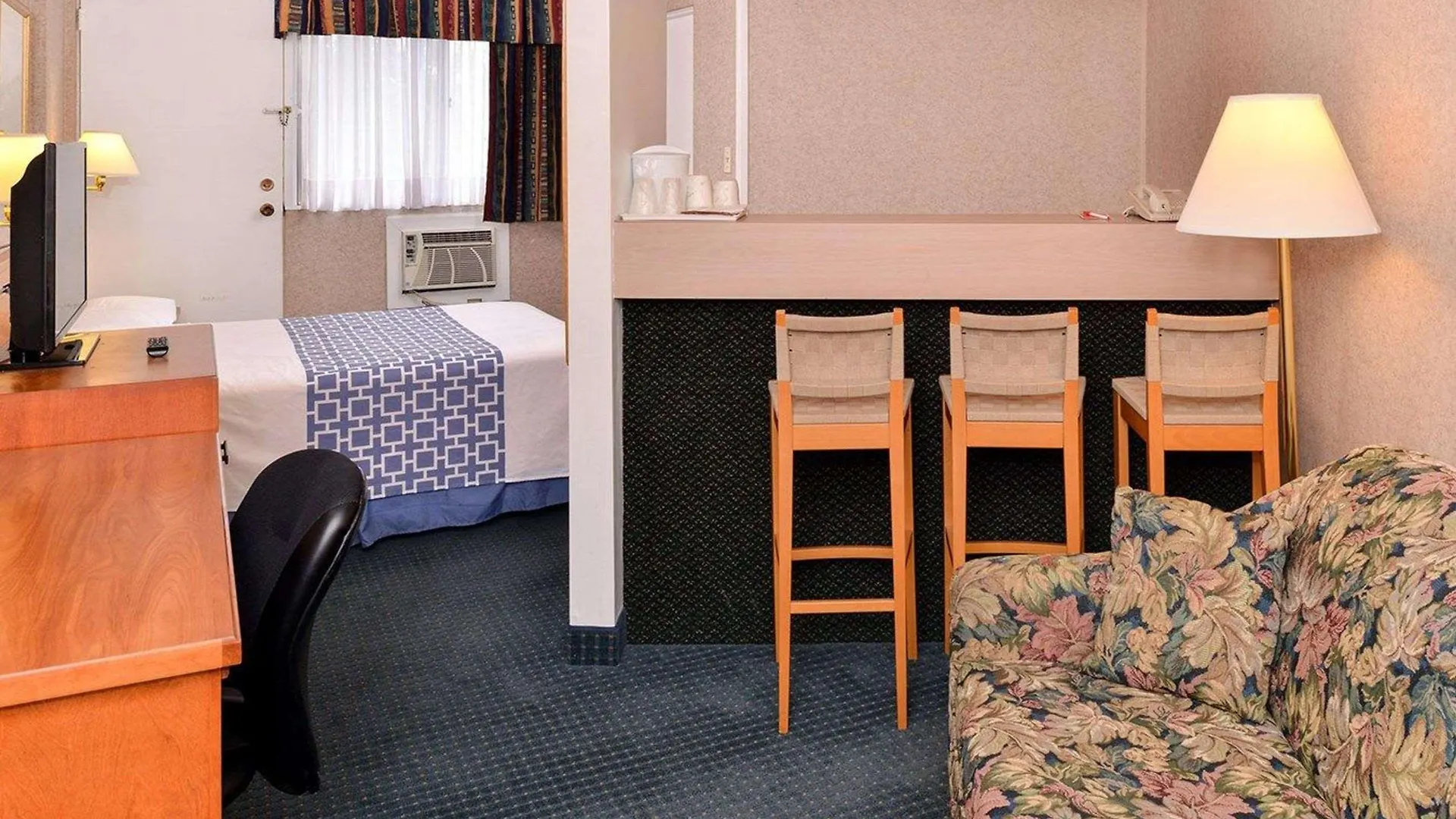 Econo Lodge Motel Village Calgary 0*,