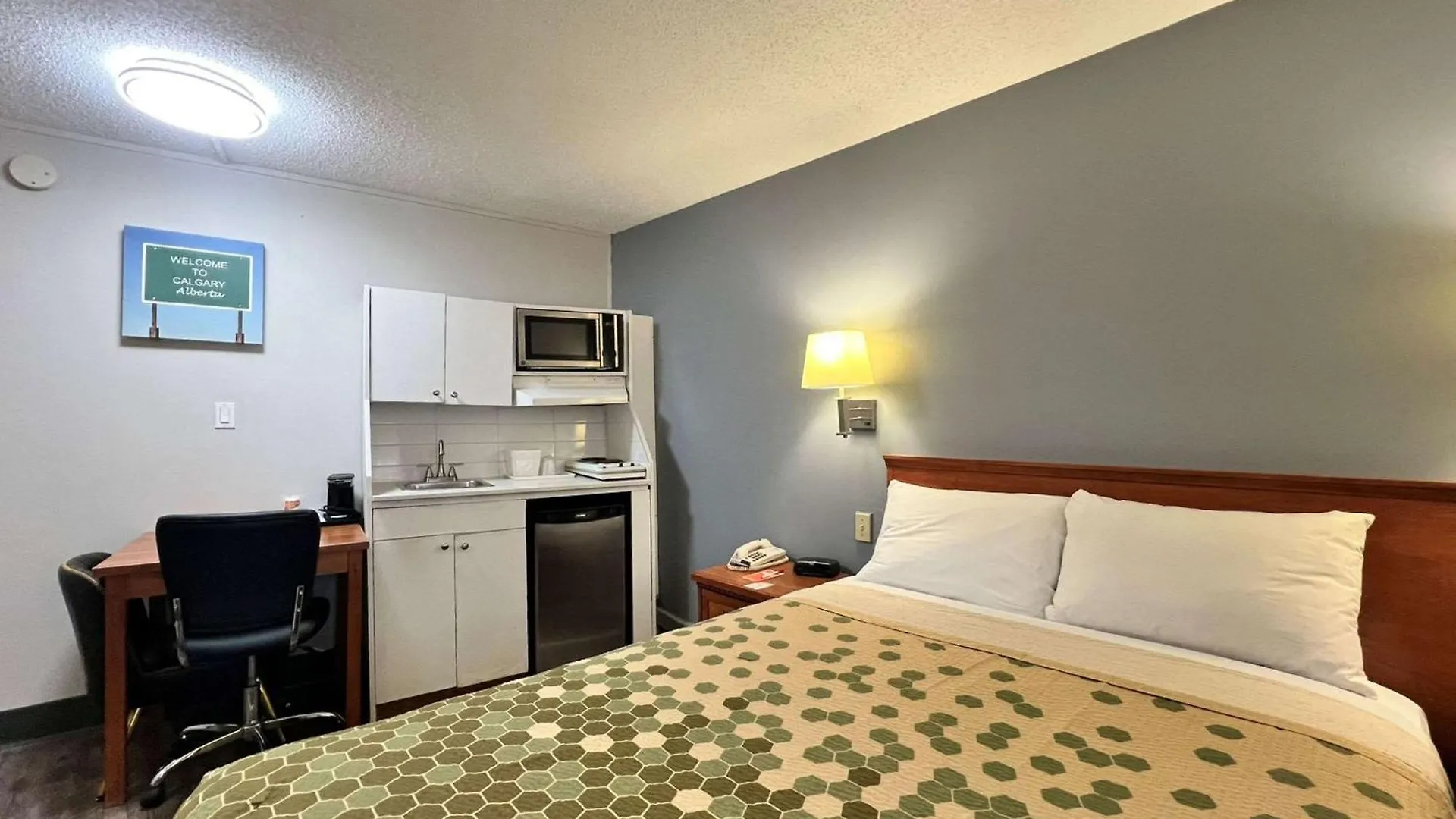 Econo Lodge Motel Village Calgary Canada
