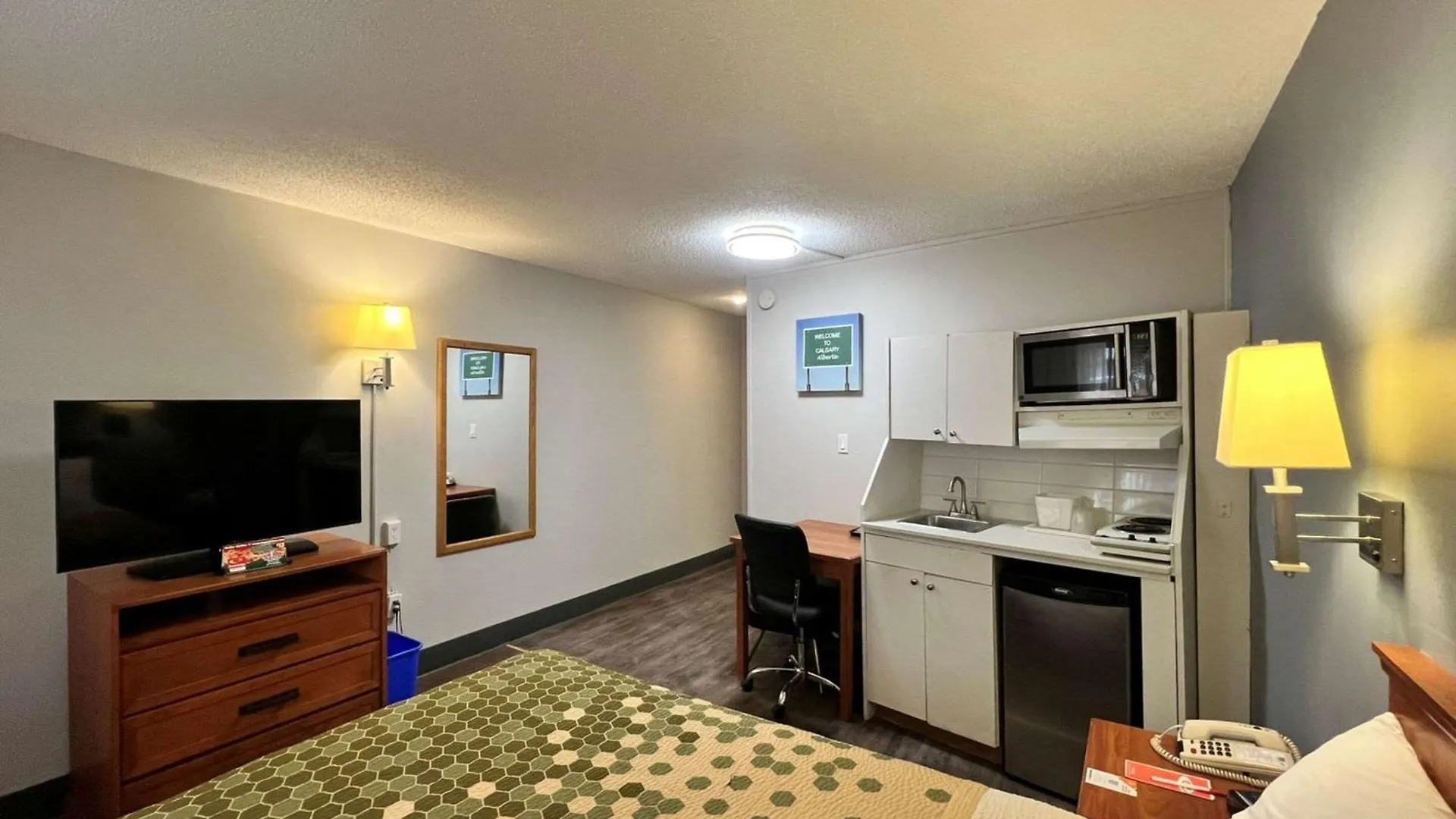 Econo Lodge Motel Village Calgary Canada