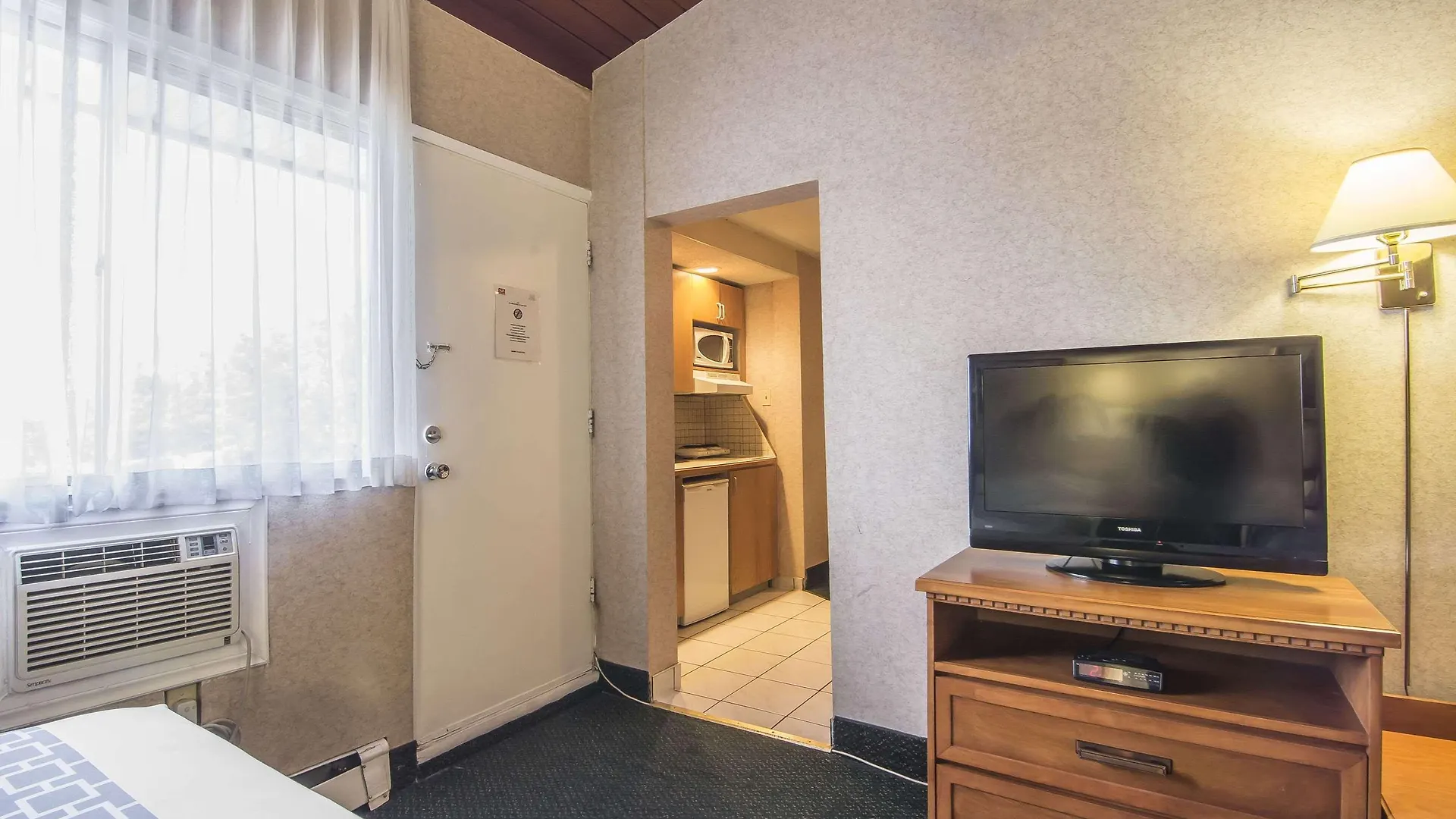 Econo Lodge Motel Village Calgary