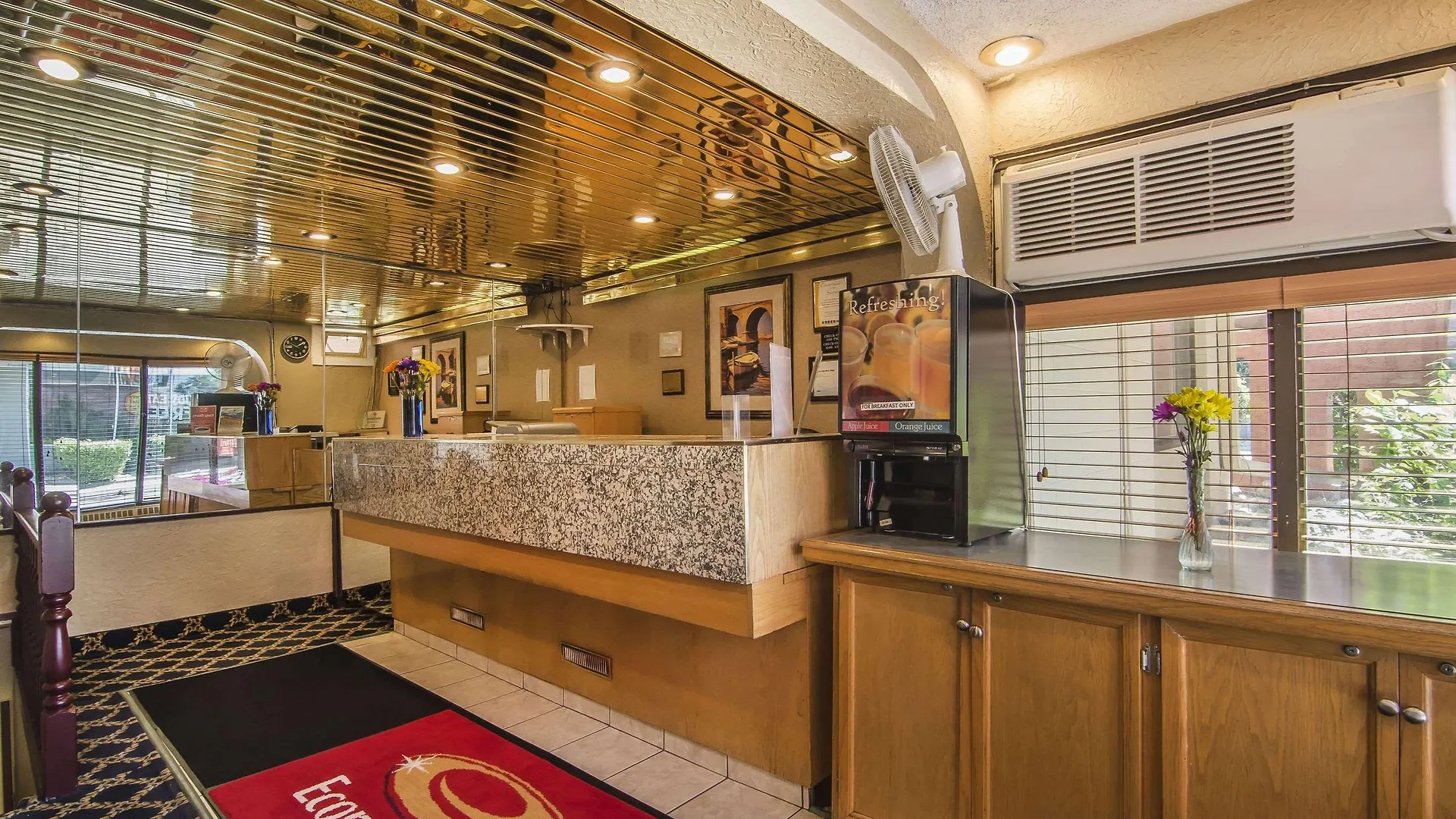 Econo Lodge Motel Village Calgary