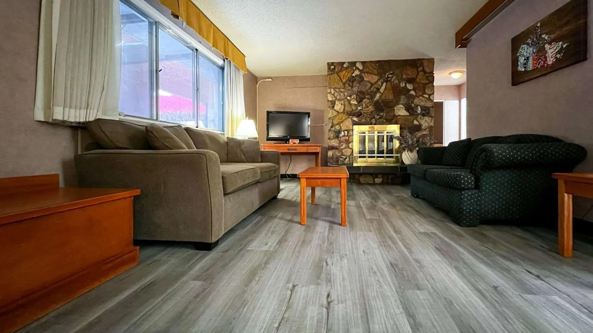 Econo Lodge Motel Village Calgary