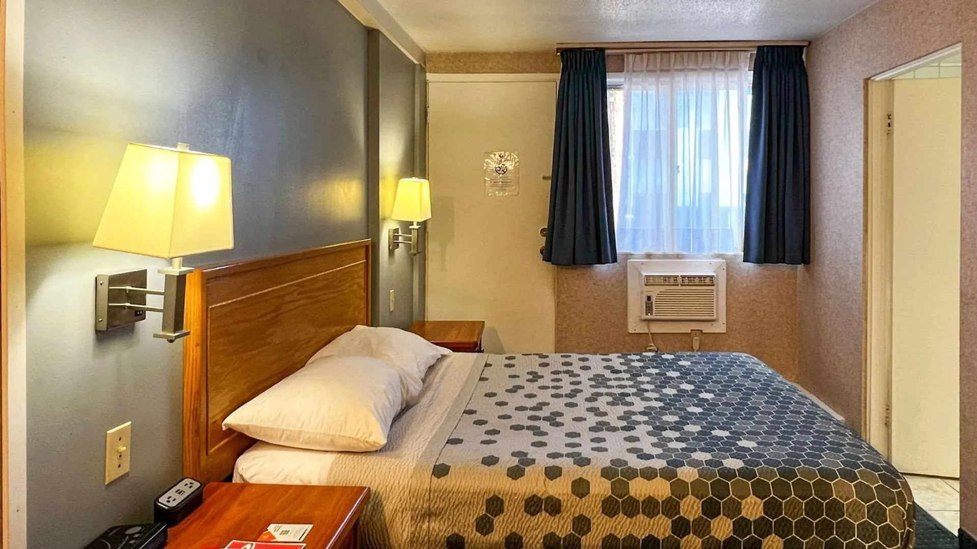 Econo Lodge Motel Village Calgary