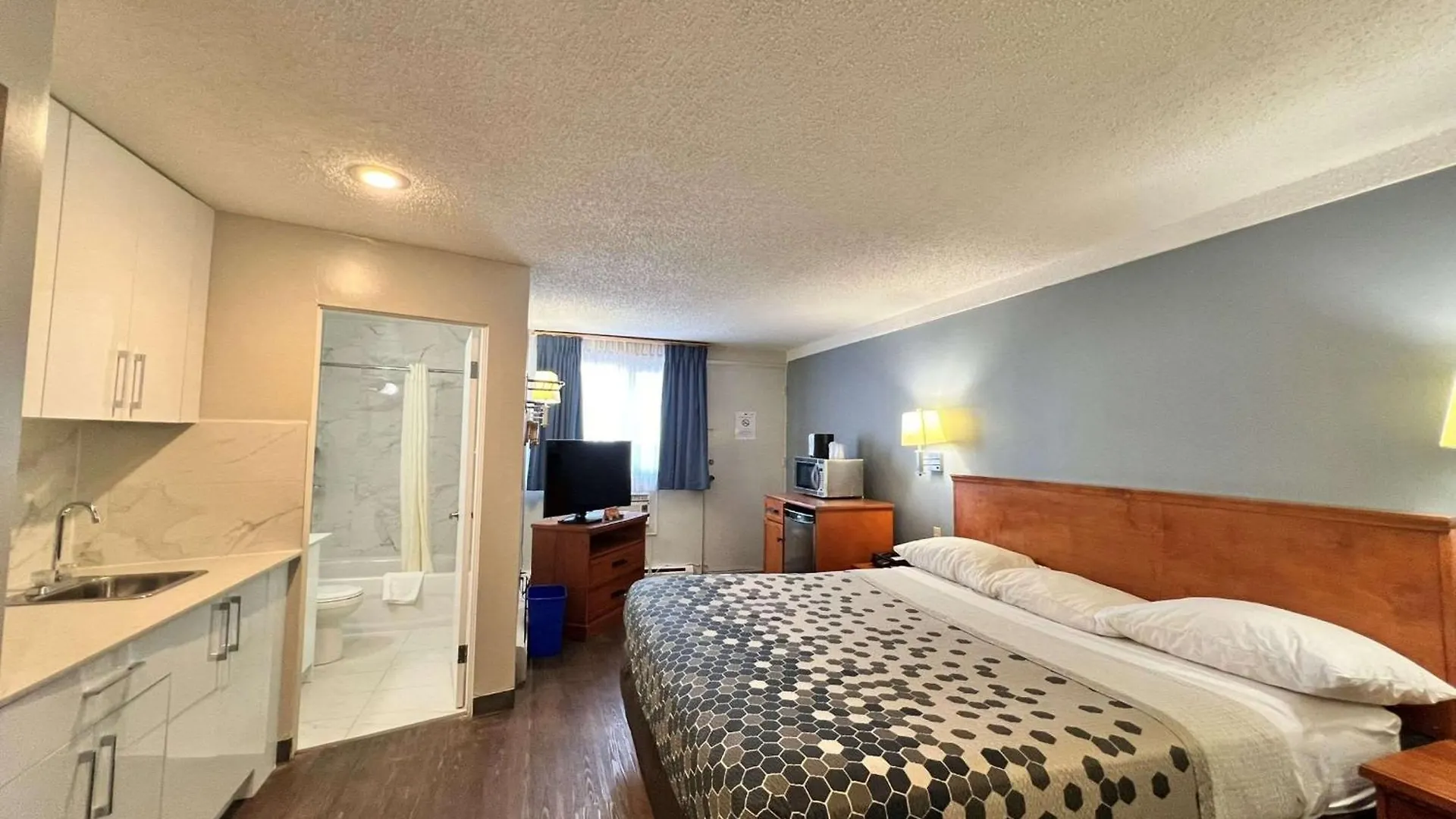 Econo Lodge Motel Village Calgary