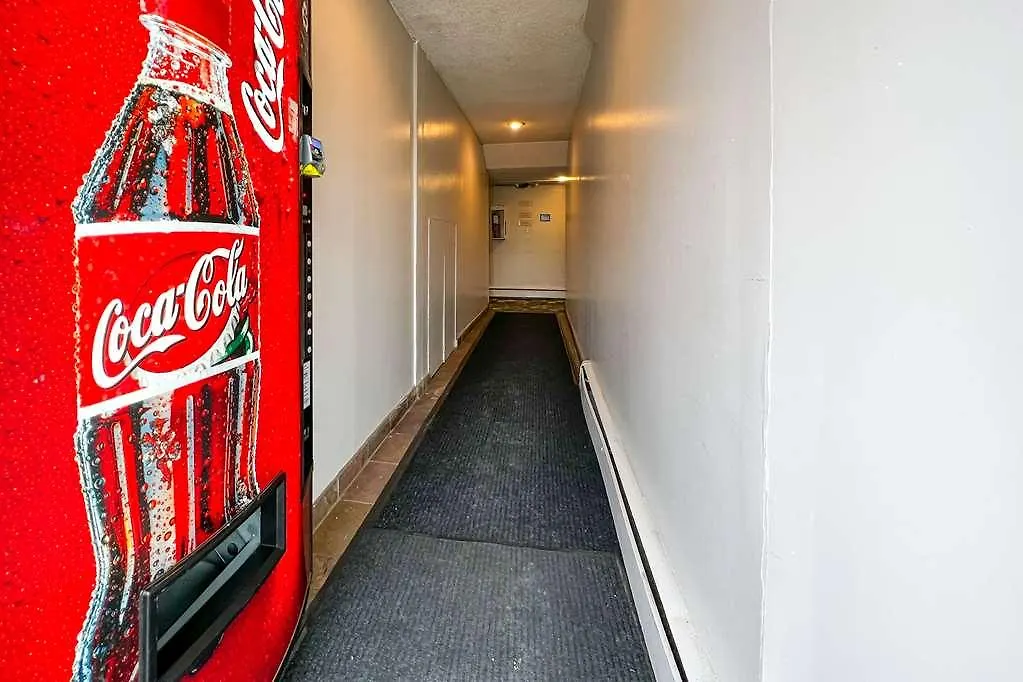 Econo Lodge Motel Village Calgary Canada