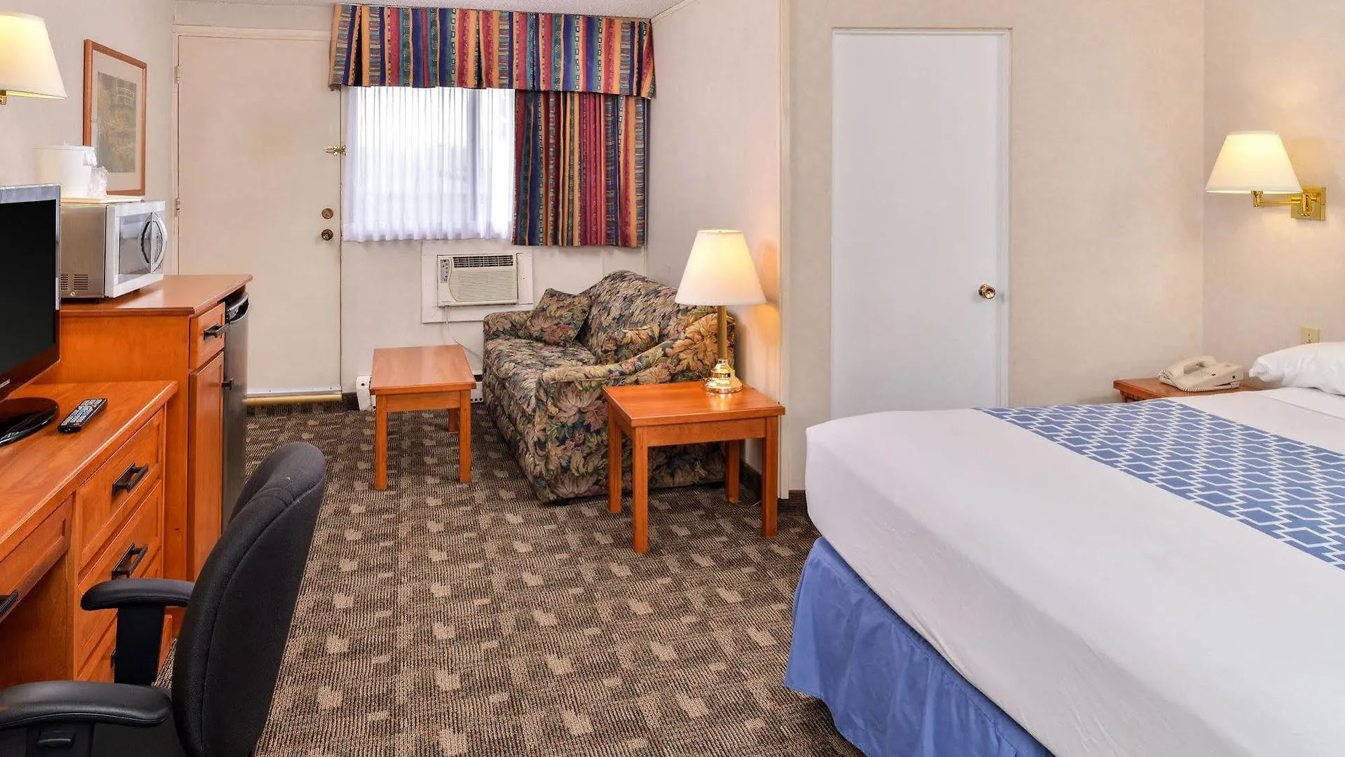 Econo Lodge Motel Village Calgary